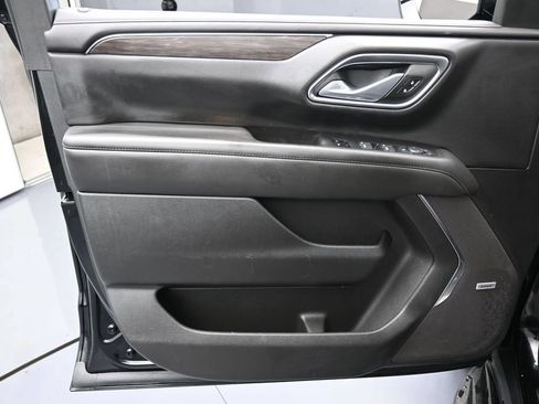 Used 2024 Chevrolet Suburban LT RWD image 13