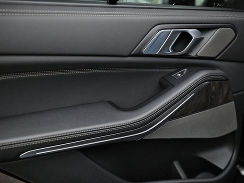 New 2026 BMW X5 xDrive40i w/ Climate Comfort Package image 24