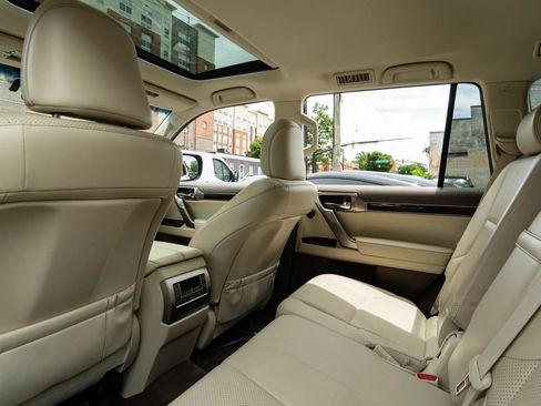 Used 2018 Lexus GX 460 Luxury AWD/4WD image 29