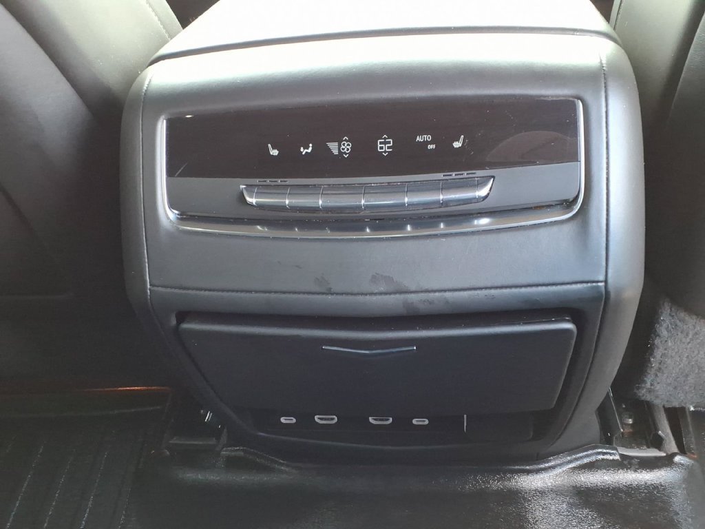 Used 2022 Cadillac Escalade Sport Platinum w/ LPO, ONYX Package AWD/4WD image 19