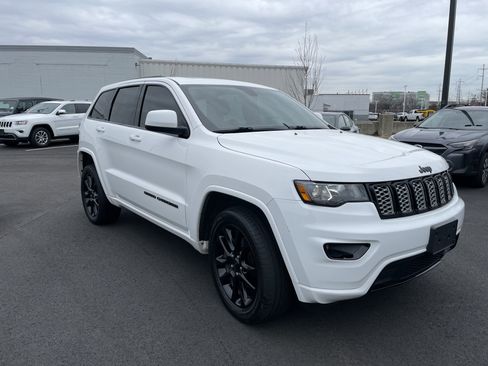 Used 2020 Jeep Grand Cherokee Altitude image 1