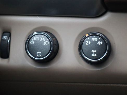 Used 2015 Chevrolet Suburban LT image 38