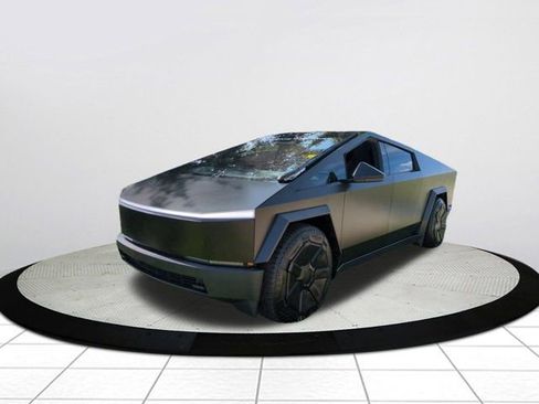Used 2024 Tesla Cybertruck AWD Crew Cab image 7
