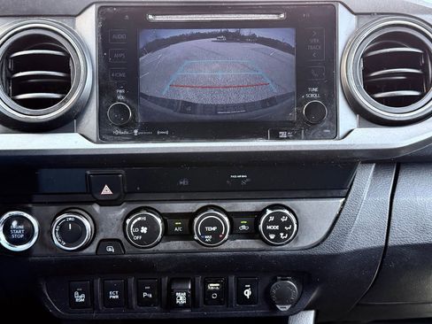 Used 2019 Toyota Tacoma TRD Off-Road w/ Technology Package image 29