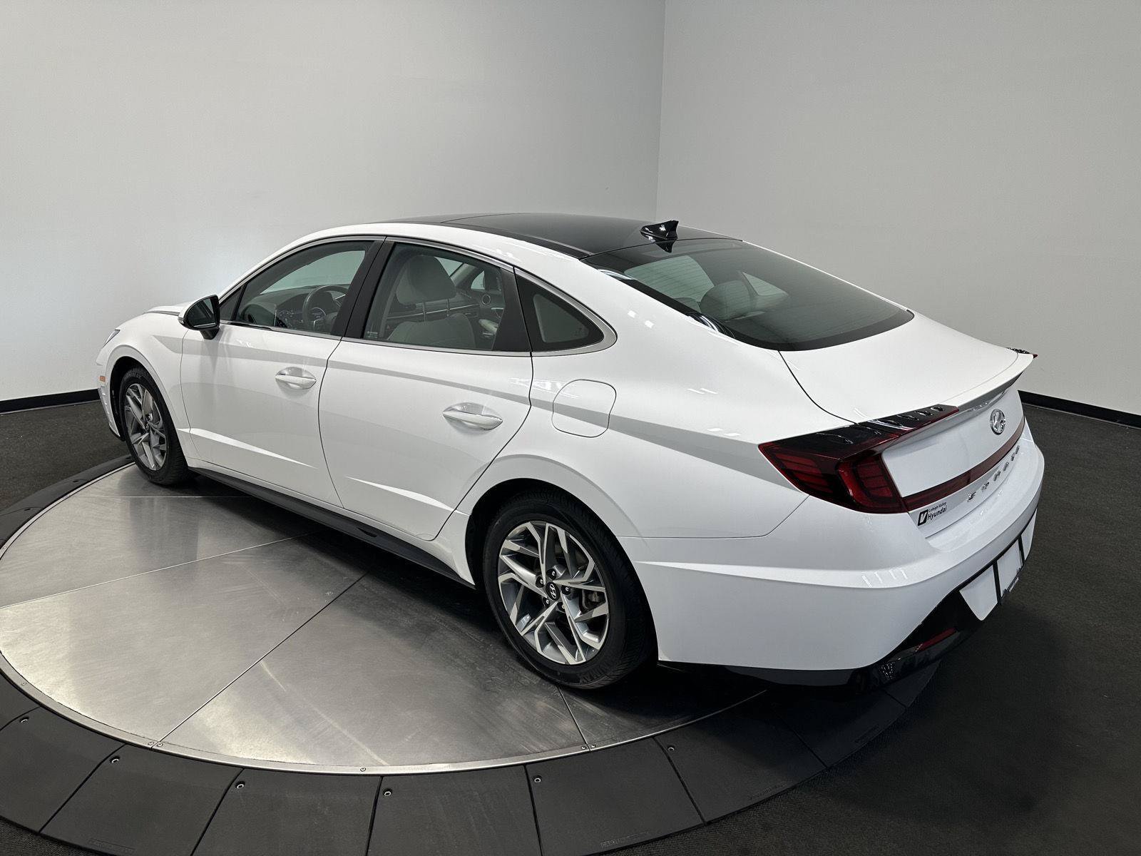 Certified 2023 Hyundai Sonata SEL w/ Convenience Package FWD image 5