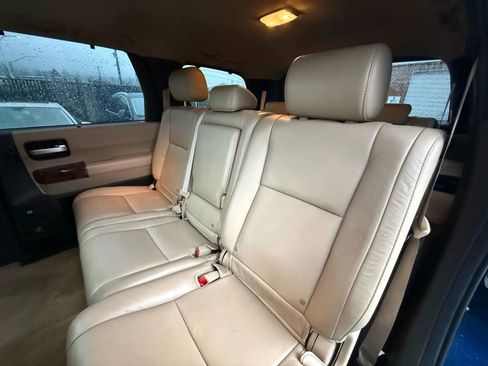 Used 2010 Toyota Sequoia Limited image 27