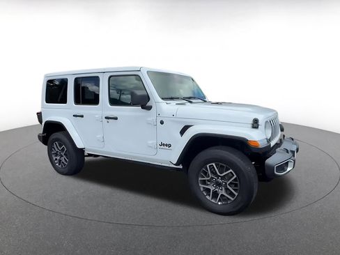 Used 2025 Jeep Wrangler Unlimited Sahara AWD/4WD image 2