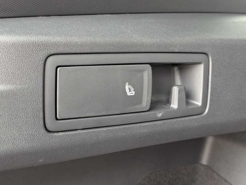Certified 2026 Volkswagen Tiguan SE R-Line FWD image 14