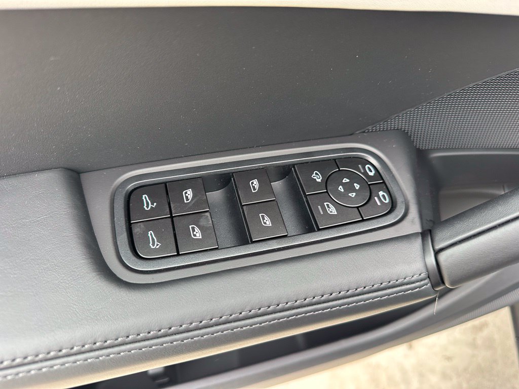 Certified 2026 Porsche Cayenne AWD/4WD image 21