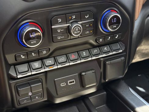 Used 2021 Chevrolet Silverado 3500 High Country AWD/4WD image 27