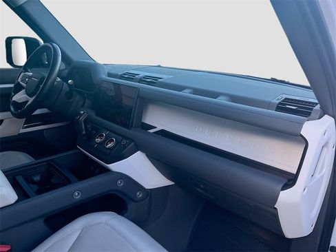 Used 2023 Land Rover Defender 130 SE image 32