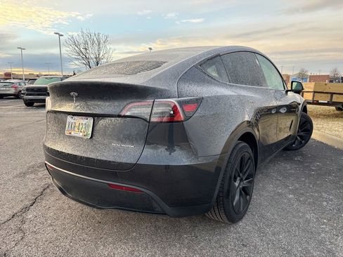 Used 2024 Tesla Model Y Long Range image 11