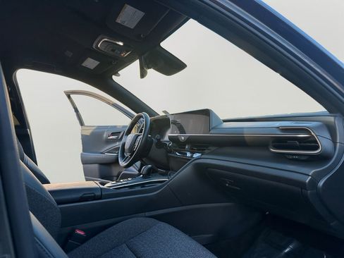 Used 2023 Toyota Crown XLE image 11