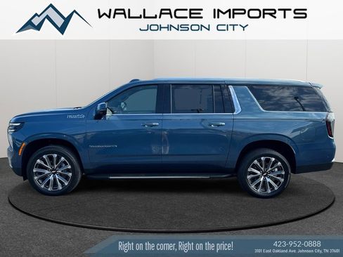 Used 2025 Chevrolet Suburban High Country w/ Sun And Tow Package AWD/4WD image 1