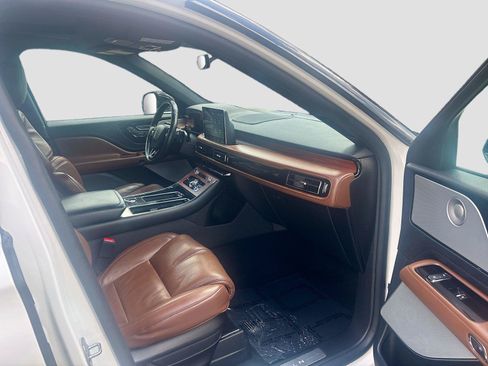 Used 2022 Lincoln Aviator Grand Touring w/ Equipment Group 301A AWD/4WD image 28