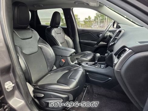 Used 2019 Jeep Cherokee Latitude Plus FWD image 15