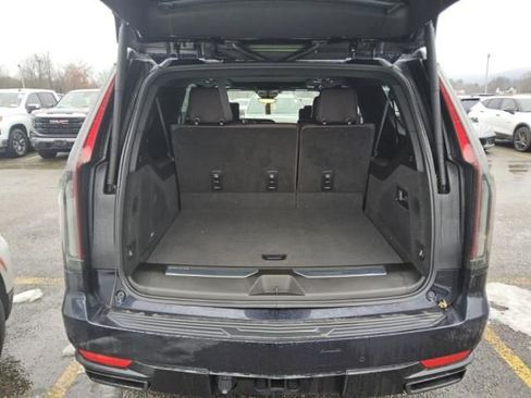 Used 2023 Cadillac Escalade ESV Sport Platinum w/ LPO, ONYX Package image 9