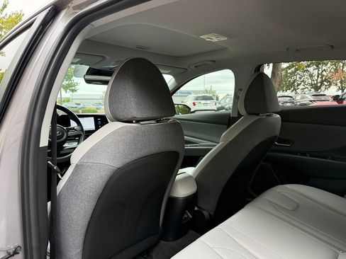 Used 2024 Hyundai Elantra Limited FWD image 33