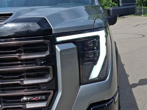 Used 2025 GMC Sierra 2500 AT4X AWD/4WD image 11