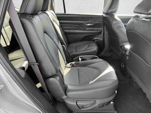 Certified 2025 Toyota Grand Highlander XLE image 19