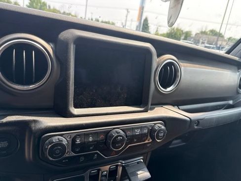 Used 2022 Jeep Gladiator Rubicon w/ LED Lighting Group AWD/4WD image 10