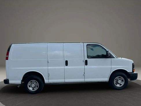 Used 2016 Chevrolet Express 2500 image 9