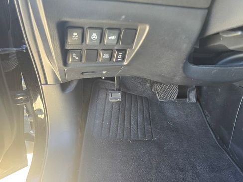 Used 2018 Nissan Pathfinder SL AWD/4WD image 16