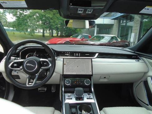 Used 2022 Jaguar XF R-Dynamic SE image 12