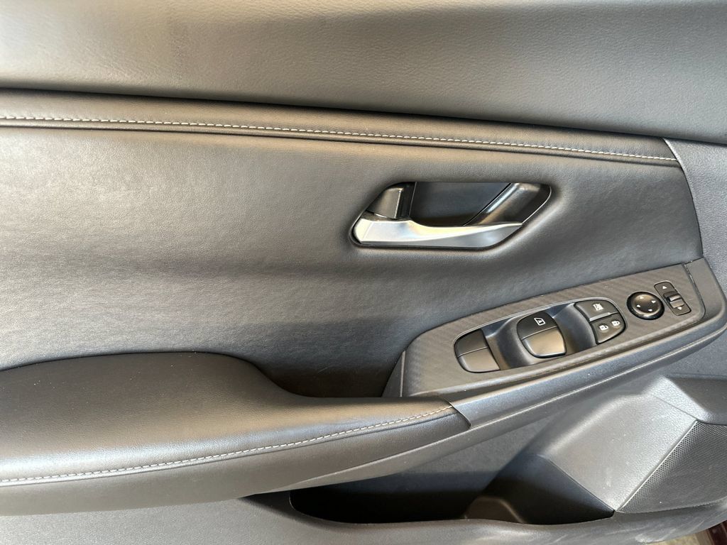 Used 2025 Nissan Sentra SV FWD image 10