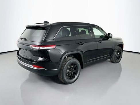 New 2026 Jeep Grand Cherokee Altitude RWD image 7