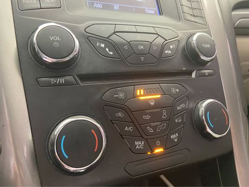 Used 2018 Ford Fusion SE image 27