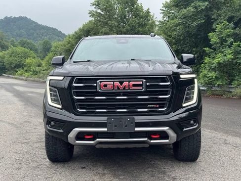 Used 2025 GMC Yukon XL AT4 AWD/4WD image 3