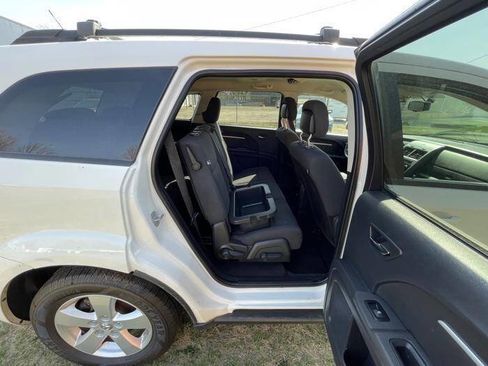 Used 2010 Dodge Journey SXT w/ Flexible Seating Group FWD image 28