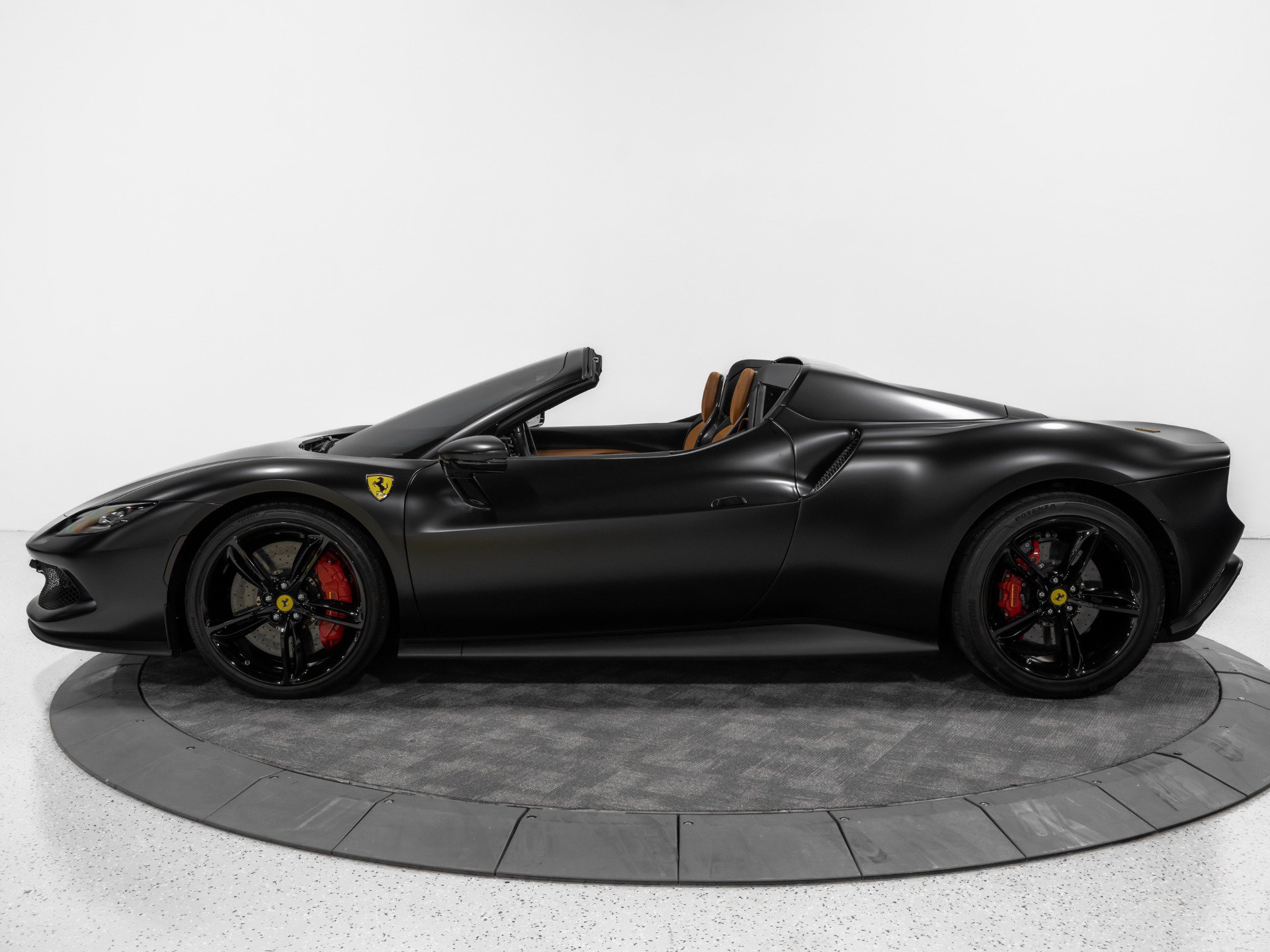 Used 2023 Ferrari 296 GTS RWD image 4