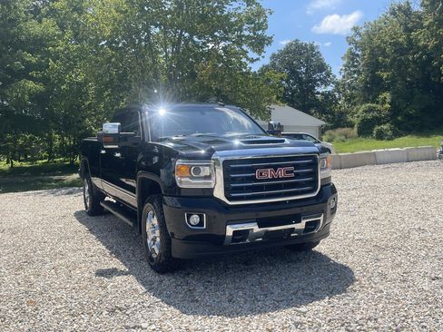 Used 2017 GMC Sierra 2500 SLT w/ All-Terrain HD Package AWD/4WD image 11