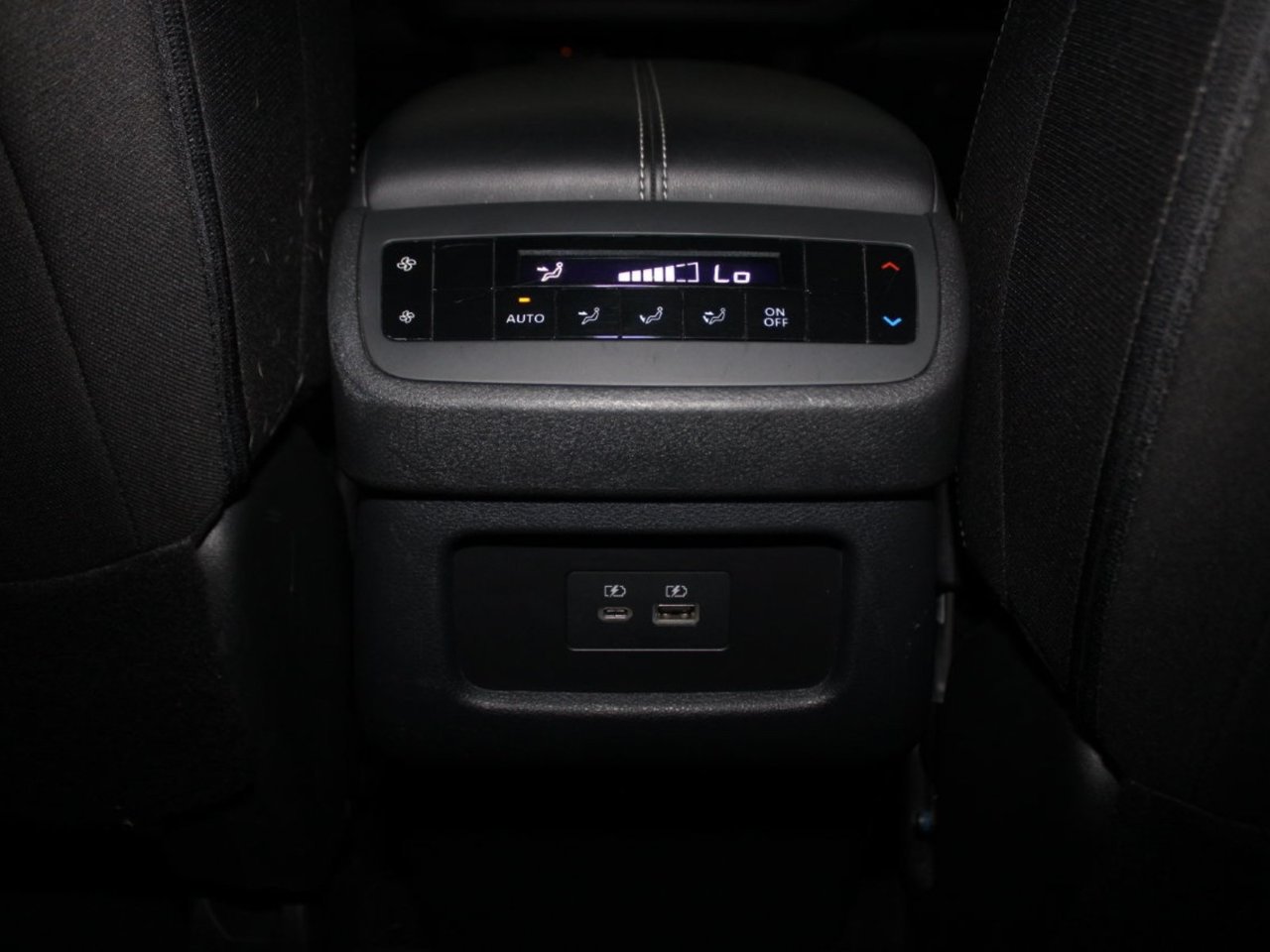 Used 2024 Nissan Pathfinder SV FWD image 31