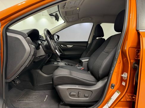 Used 2017 Nissan Rogue SV FWD image 16