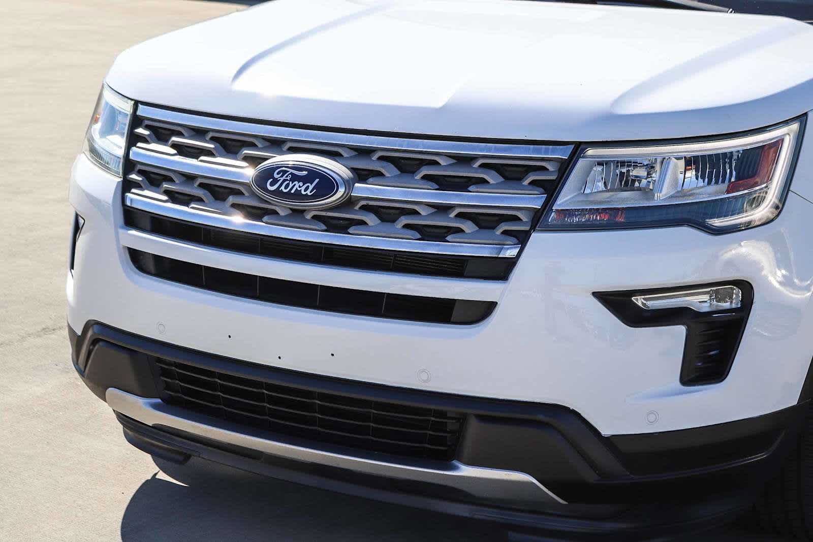 Used 2018 Ford Explorer XLT w/ Equipment Group 202A FWD image 8