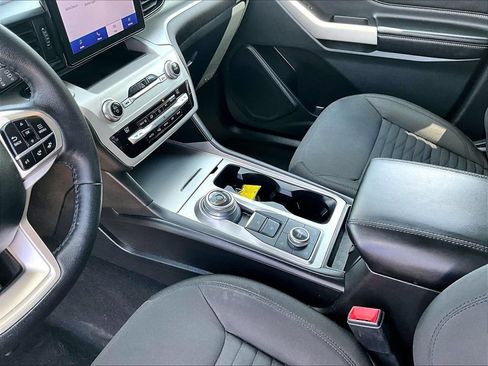 Used 2021 Ford Explorer XLT AWD/4WD image 22