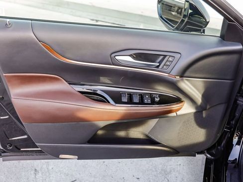 Used 2021 Toyota Mirai image 25