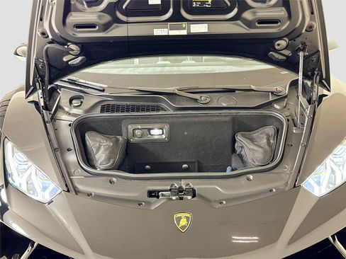 Used 2018 Lamborghini Huracan Performante AWD/4WD image 30