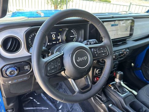 Used 2024 Jeep Wrangler Unlimited AWD/4WD image 10
