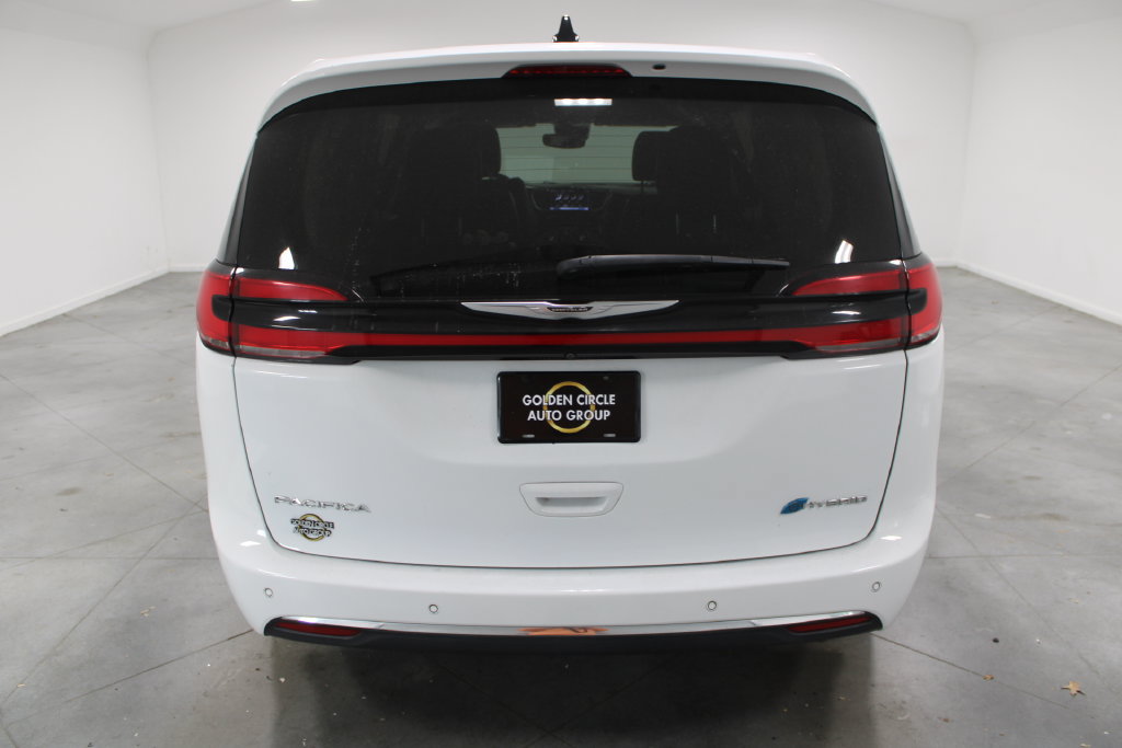 Used 2023 Chrysler Pacifica Touring-L FWD image 8