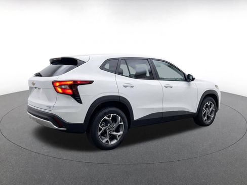Used 2025 Chevrolet Trax LT w/ LT Convenience Package FWD image 9