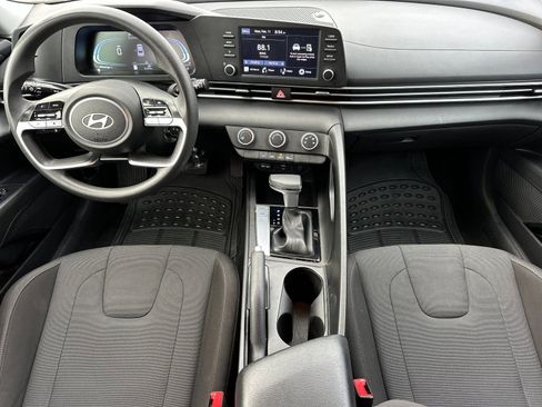 Used 2024 Hyundai Elantra SE image 12