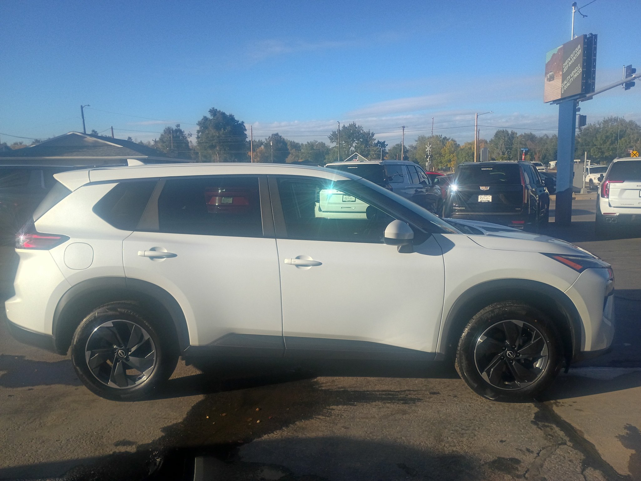 Used 2025 Nissan Rogue SV AWD/4WD image 5