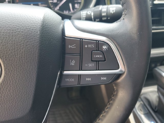 Used 2020 Toyota Highlander XLE FWD image 21