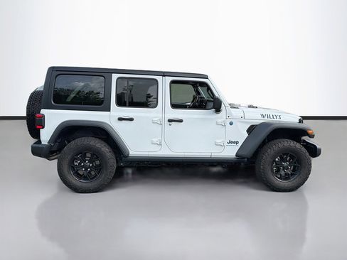 Used 2024 Jeep Wrangler Unlimited AWD/4WD image 4