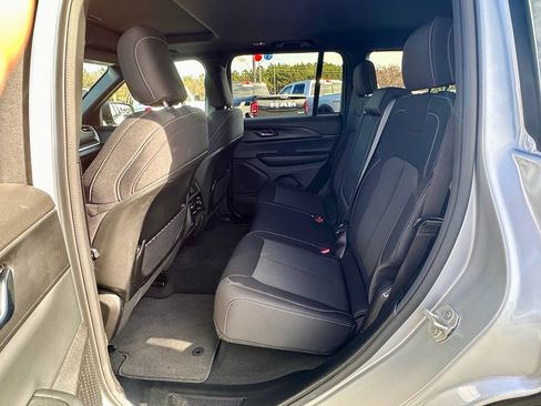 Used 2024 Jeep Grand Cherokee Laredo X image 20