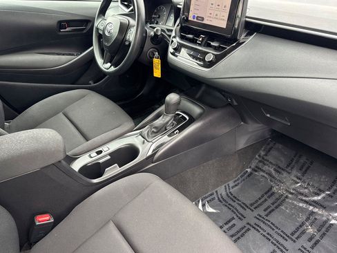Used 2025 Toyota Corolla LE FWD image 17
